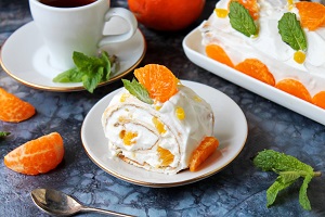 Меренговый рулет с мандаринами