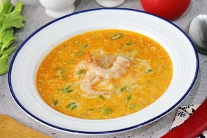 Молочный суп с креветками