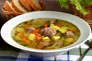 Суп с фрикадельками и кабачком