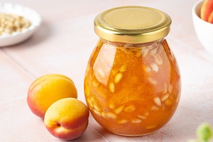 Варенье из абрикосов с кедровыми орешками