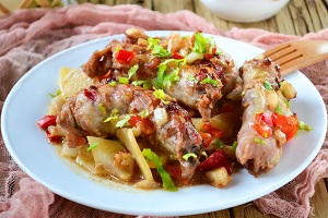 Куриные шейки с картошкой