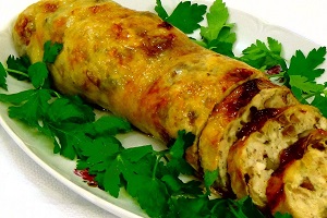 Куриный рулет с грибами и печенью