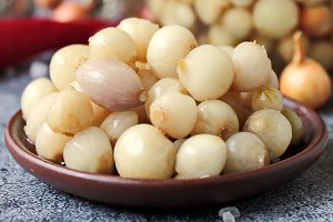 Маринованный жемчужный лук