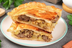 Пирог с печенью картофелем и сыром