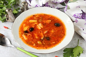 Рыбная солянка из горбуши