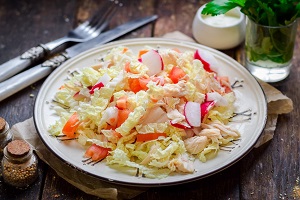 Салат из пекинской капусты и курицы