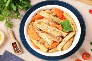 Жареная соевая спаржа с курицей