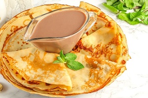 Блинчики с шоколадным соусом
