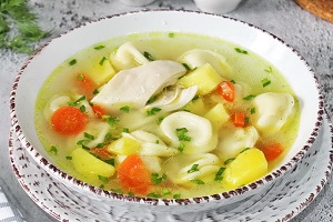 Куриный суп с пельменями
