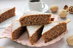 Морковный пирог с грецкими орехами и корицей
