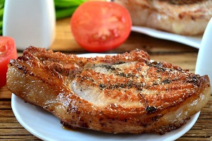 Отбивная из свинины на косточке