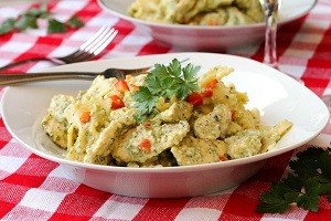 Паста с курицей и брокколи