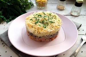 Салат Невеста с копченой курицей и грибами