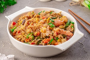 Жареный рис по-янчжоуски