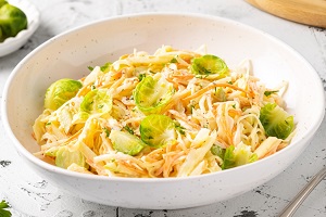 Коул Слоу с брюссельской капустой