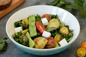 Салат с брюссельской капустой и стручковой фасолью