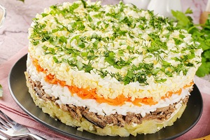 Салат со шпротами картошкой и морковкой