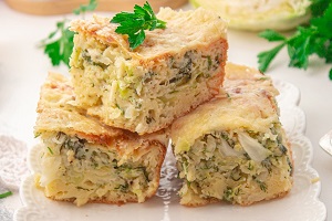 Заливной пирог с капустой и сыром