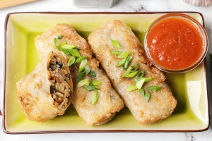 Китайские весенние роллы с рисом и грибами