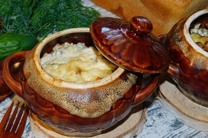 Петровское мясо в горшочках