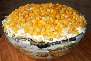 Салат из куриных грудок с грибами