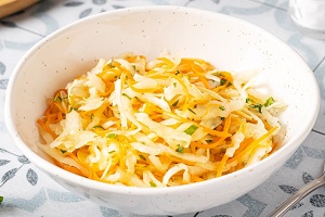 Салат из свежей капусты и моркови