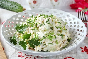 Салат Нежность с курицей огурцом и яйцом