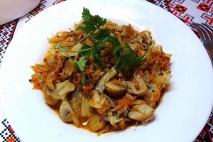 Шампиньоны тушеные с овощами