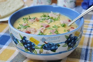 Гороховый суп-пюре с копчеными ребрышками