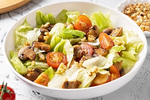 Салат с грибами и грецкими орехами
