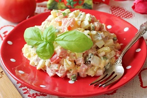 Салат с картошкой и ветчиной