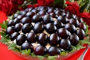 Слоеный салат с копченой курицей