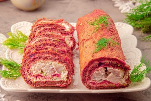 Свекольный рулет с сельдью и творожным сыром