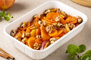 Батат запеченный с яблоками и корицей