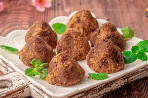 Конфеты из злаковых хлебцев с бананом и какао