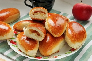 Сдобные пирожки с яблоками