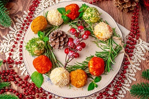 Закуска Новогодний венок из сыра