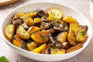 Жареная картошка с маринованными грибами