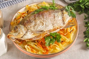 Лещ с капустой в духовке