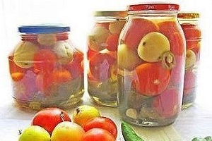 Маринованные помидоры с яблоками