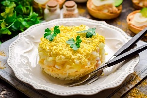 Салат Мимоза с кальмарами