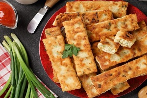 Сырные палочки на кефире с зеленым луком