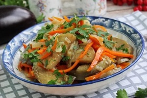Баклажаны жареные с луком и морковью