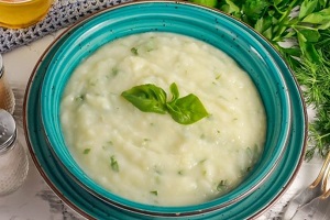 Картофельное пюре с йогуртом и базиликом