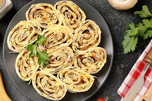 Рулет из лаваша с шампиньонами