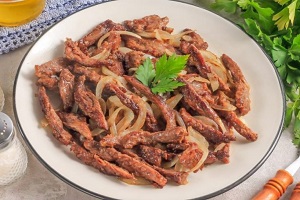 Соломка из говядины с репчатым луком