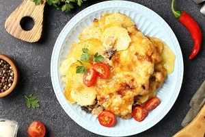 Запеканка из куриного филе с картошкой грибами и сыром