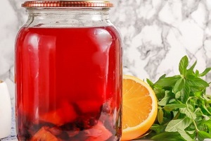 Компот из черной смородины с апельсином на зиму