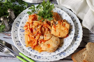 Курица тушеная с кольраби
