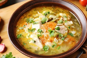 Щи из свежей капусты с пшеном и свининой